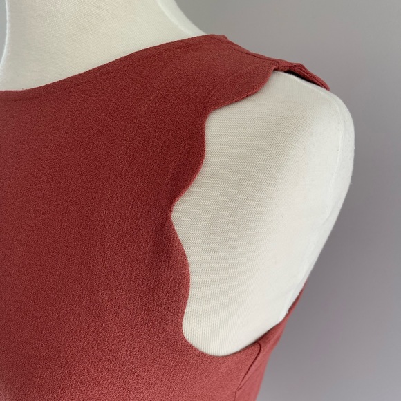 MONTEAU | RUST SCALLOP SLEEVE TOP - Picture 5 of 5